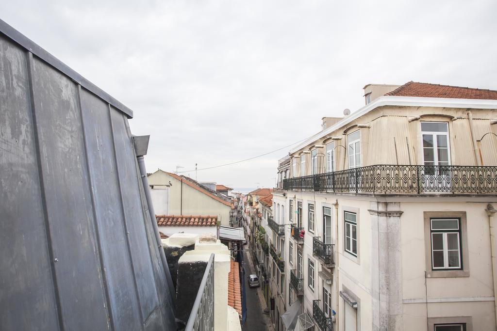 Mezzanine With A View In Bairro Alto Apartamento