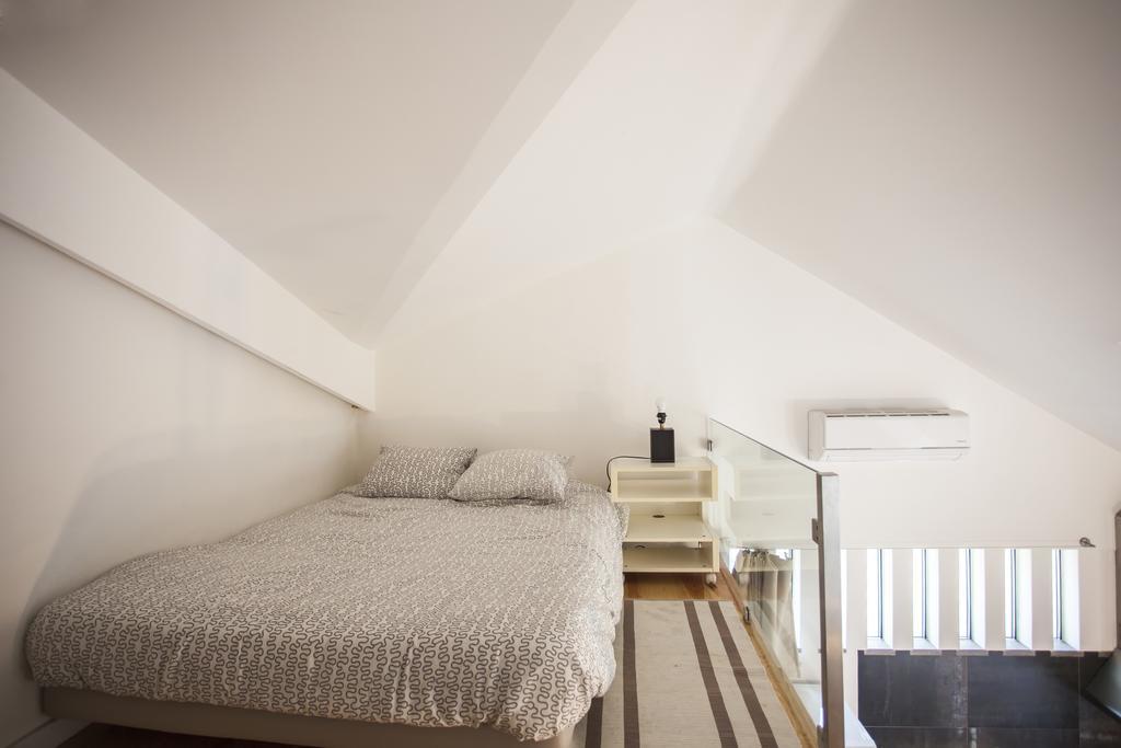 Mezzanine With A View In Bairro Alto Apartamento