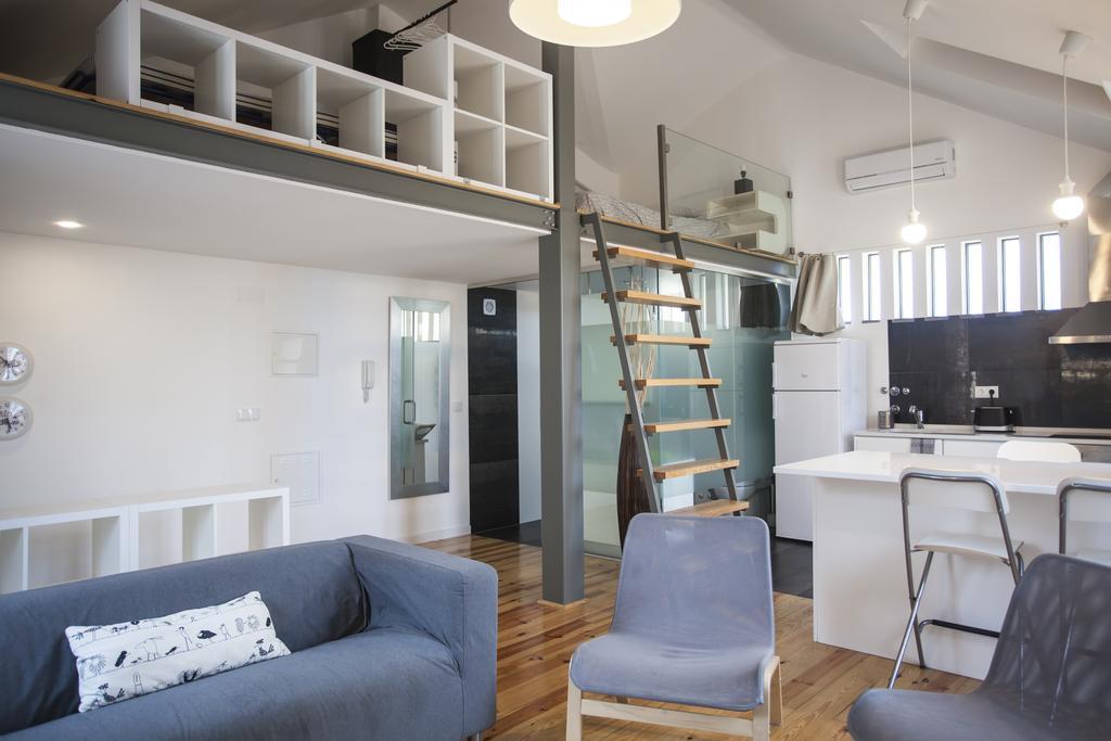 Mezzanine With A View In Bairro Alto Apartamento *