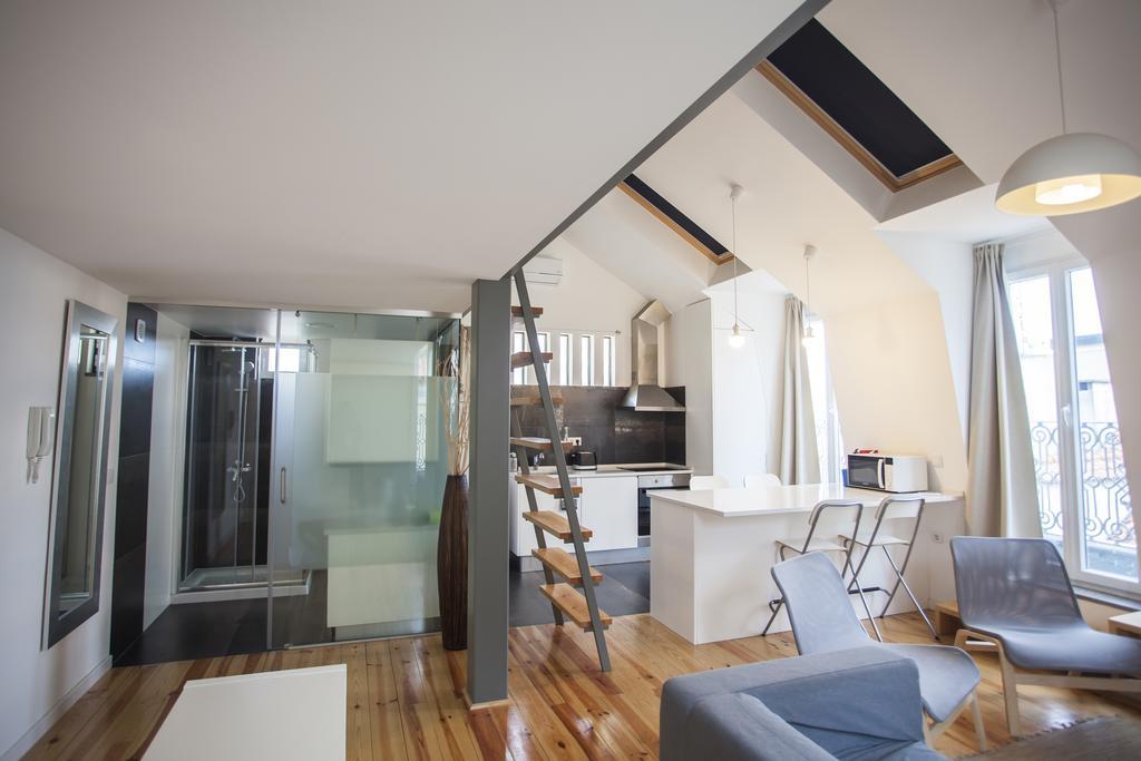 Mezzanine With A View In Bairro Alto Apartamento